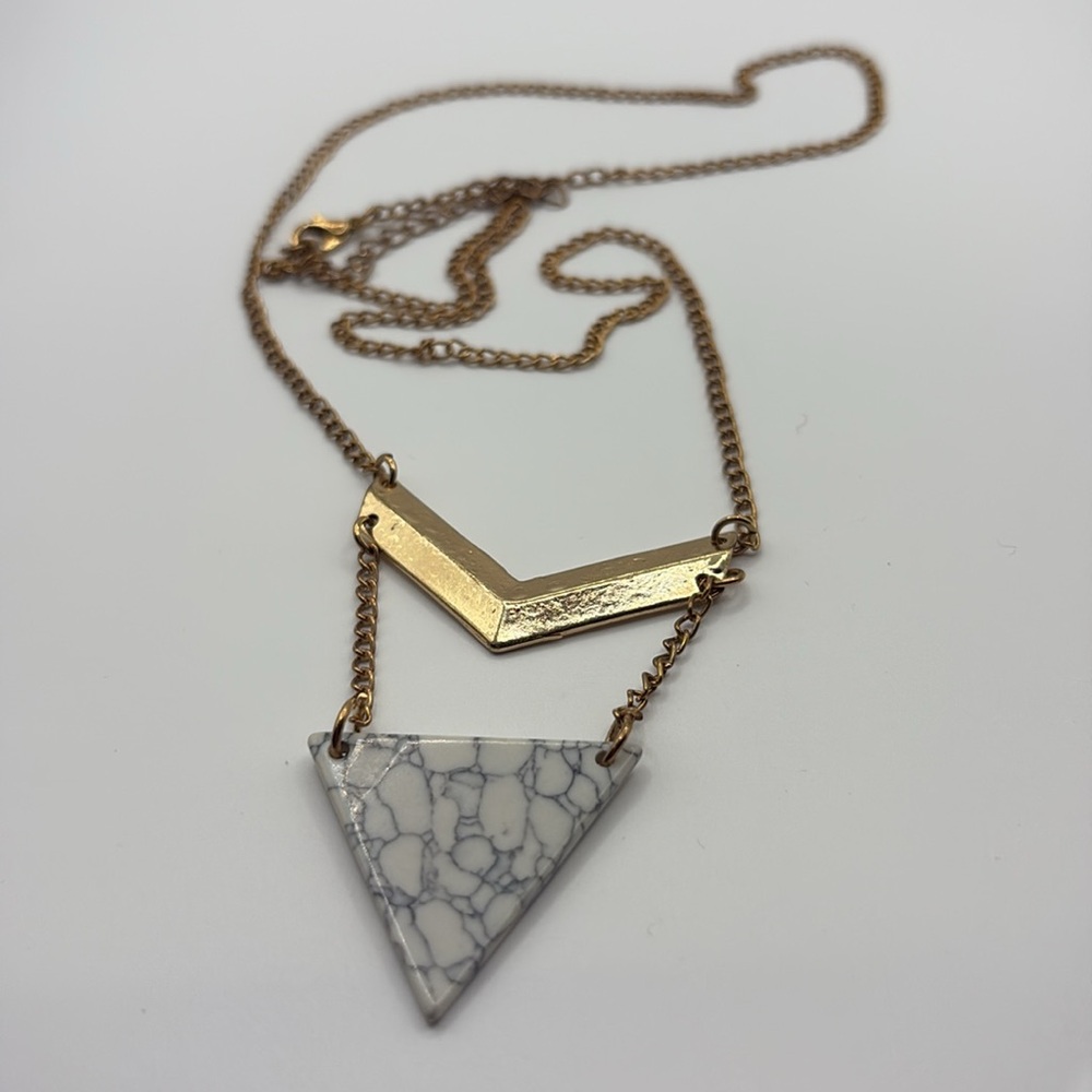 Vintage Arrow Necklace
White rose gold